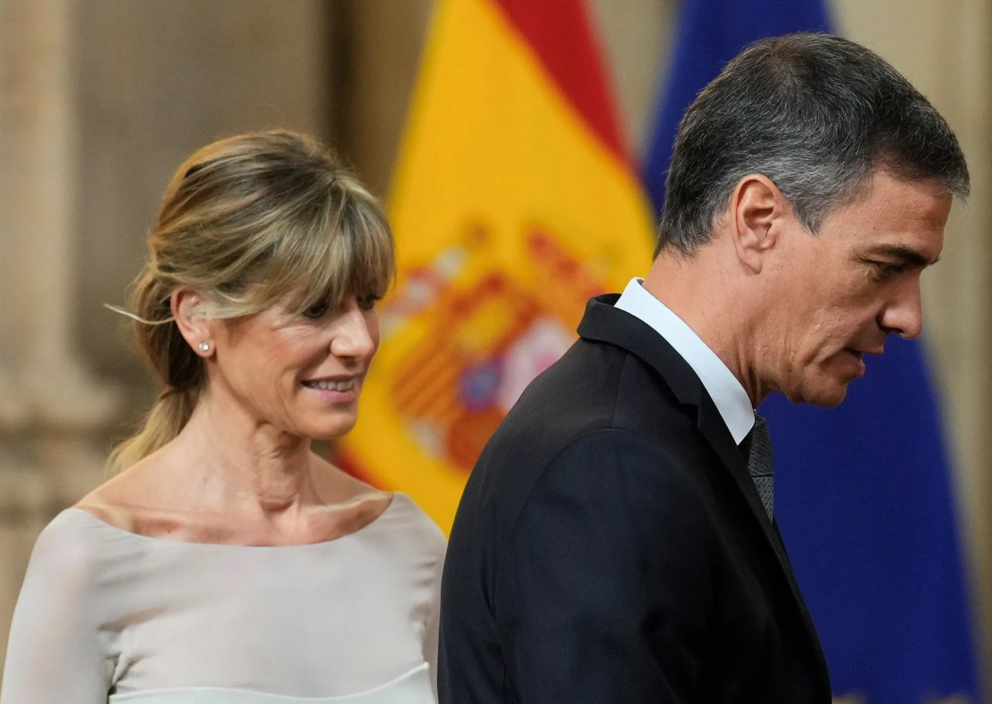 Envían a juicio a Begoña Gómez, la esposa de Pedro Sánchez, por cuatro delitos y le prohíben salir del España