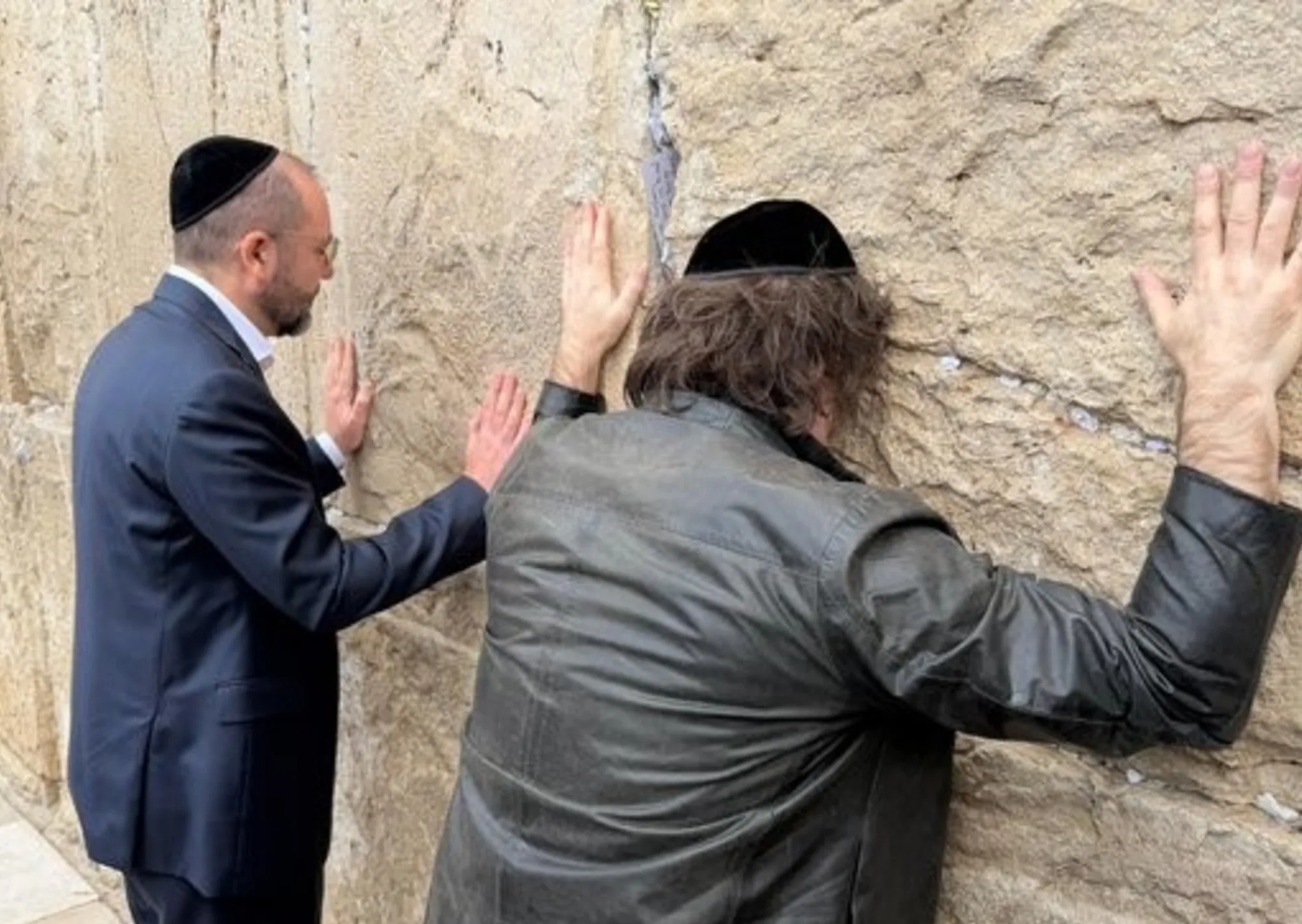 Javier Milei y sus medidas, EN VIVO: el Presidente viajó a Israel y visitó el Muro de los Lamentos