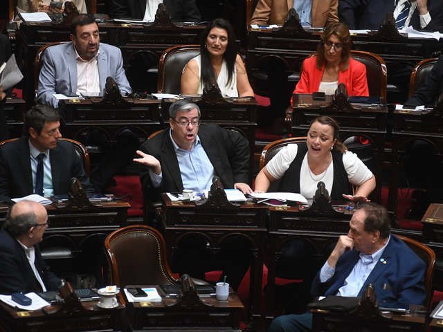 вЂњQue no se vaya nadie mГЎsвЂќ: el peronismo se abroquela para evitar nuevas fugas