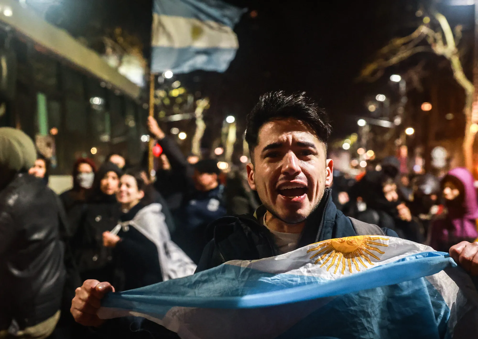 Marcha de la Bronca en Plaza de Mayo: a qué hora empieza, dónde concentran y qué calles estarán cortadas