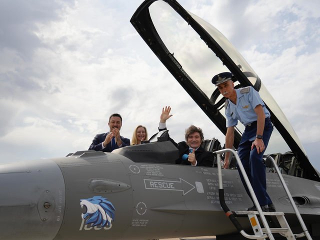 Milei define la letra chica del Presupuesto y la reforma laboral y en el Gobierno hay dudas sobre cuГЎnto tensionar con gremios y gobernadores