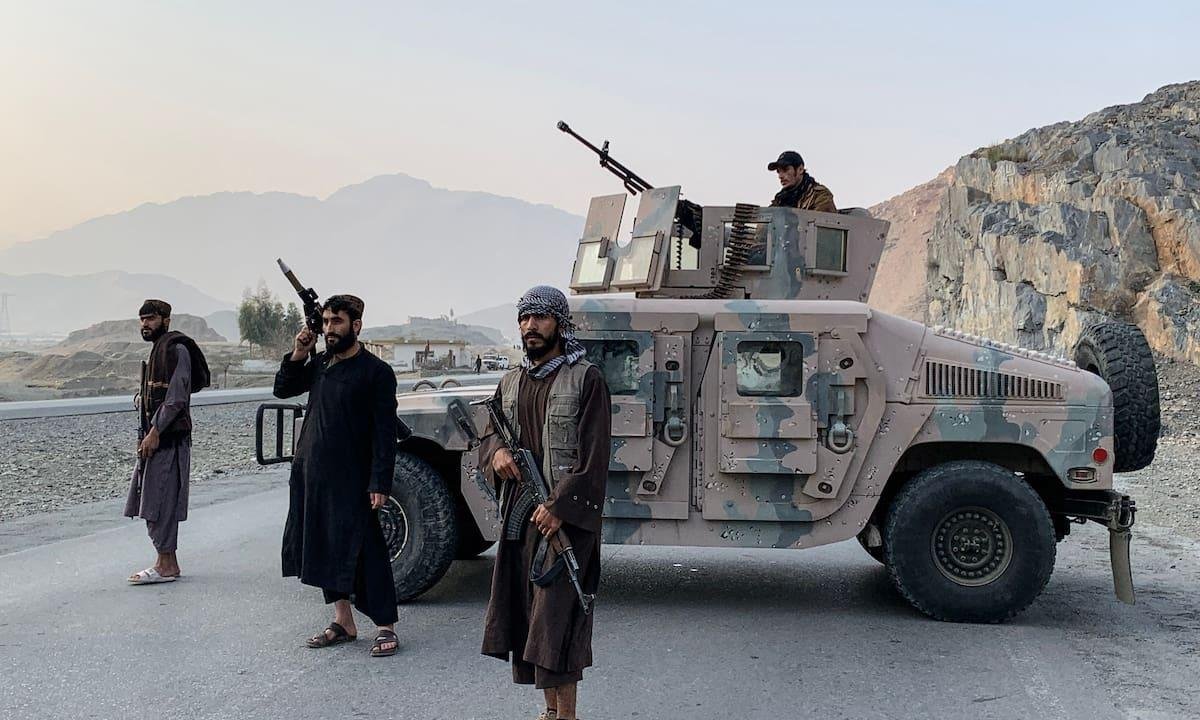 De aliados a enemigos: la “guerra abierta” entre Pakistán y Afganistán enciende las alarmas en toda la región