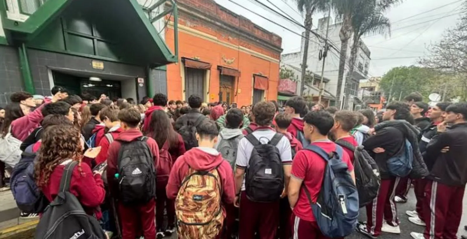 Escándalo en un colegio de Lomas de Zamora: la decisión judicial tras la difusión de fotos falsas creadas con IA