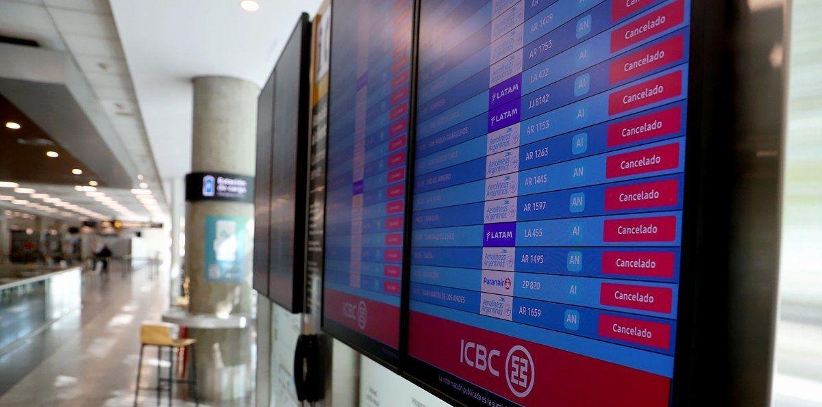 Hay vuelos: controladores aéreos levantan el paro tras llegar a un acuerdo salarial