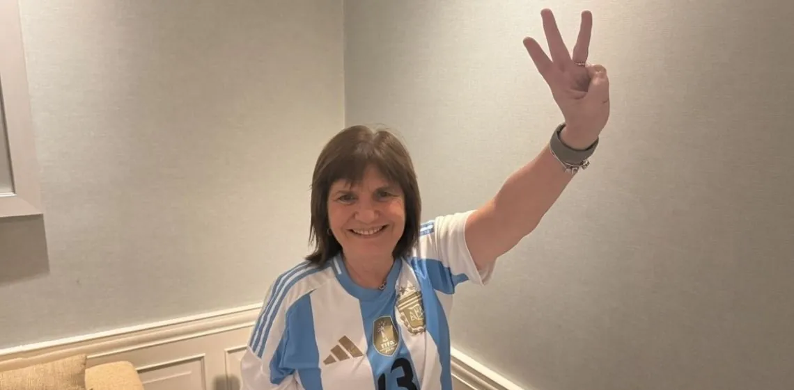 Patricia Bullrich reafirmó su cábala por el 3-2 de Argentina ante Egipto y volvió a publicar la foto tras cada...