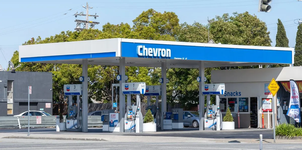 Alerta de crisis energética en EEUU: Donald Trump analiza suspender una ley centenaria y una masiva liberación de barriles de petróleo