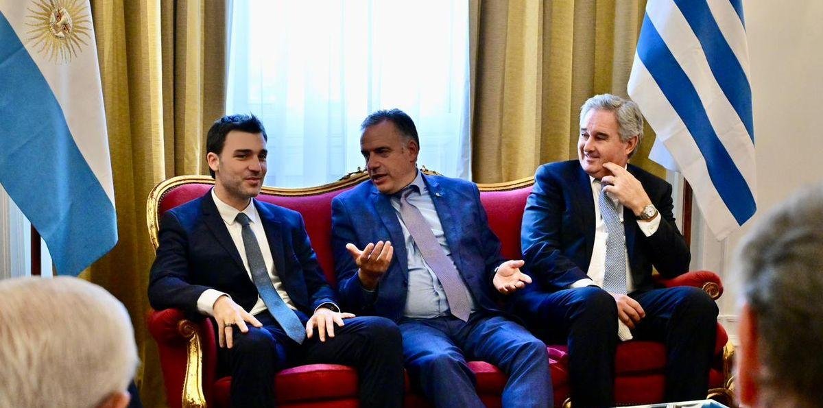 Ante el presidente de Uruguay y empresarios de la región, Ignacio Torres destacó el potencial productivo y comercial de Chubut