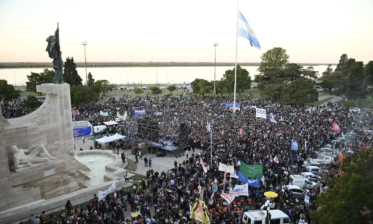 Los universitarios también marcharon en el interior del país para reclamar que “el Gobierno cumpla la ley”