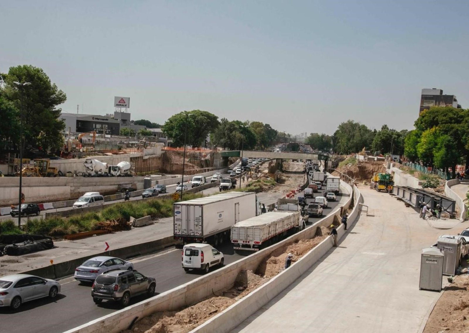 Siete puentes nuevos, colectoras y carriles para colectivos: cómo es y cuánto le falta a la obra de la autopista que conecta la Ciudad con Ezeiza