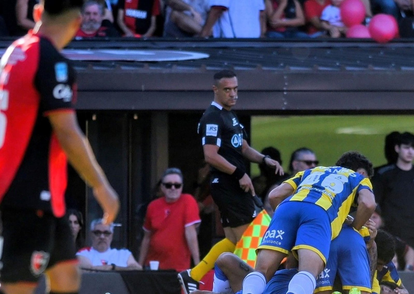 Di María otra vez fue verdugo de Newell's: Fideo abrió la cuenta en la victoria de Rosario Central en el Marcelo Bielsa