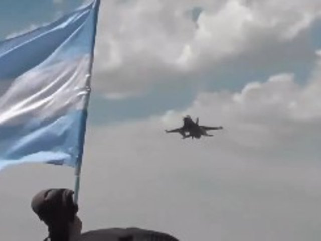 Con anticipaciГіn: ya aterrizaron en RГ­o Cuarto los primeros aviones F16 que este sГЎbado presentarГЎ Javier Milei