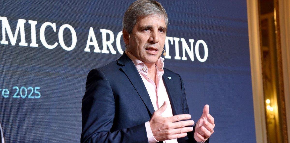 Luis Caputo habló sobre la guerra en Medio Oriente, la reforma laboral, y explicó por qué cree que el riesgo país no cae