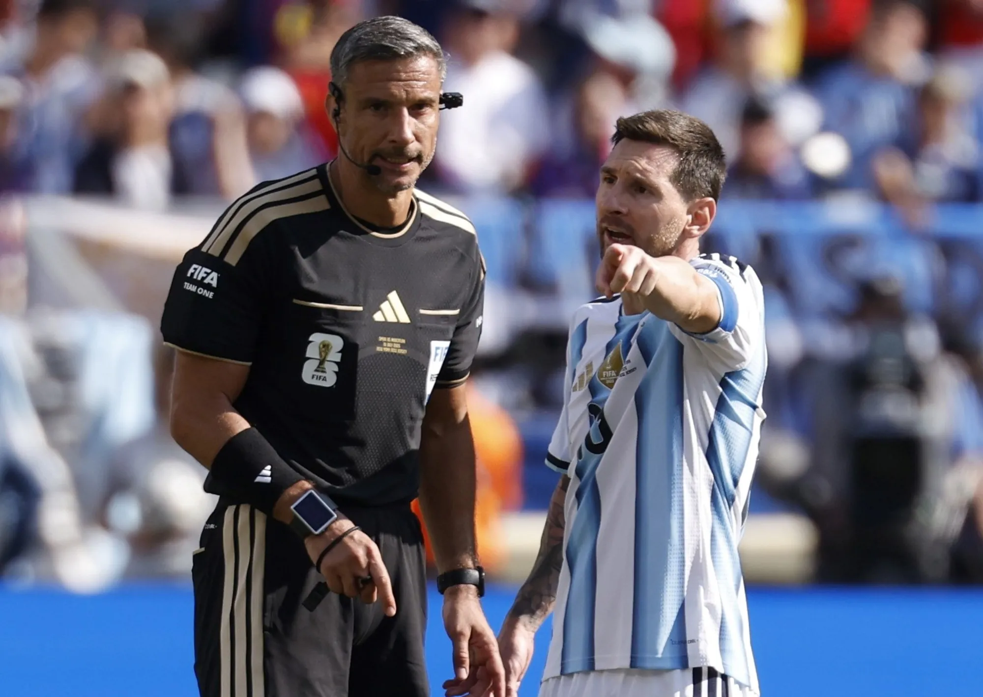 El árbitro de la final del Mundial rompió el silencio tras su retiro profesional: defendió su actuación y habló sobre su charla con Messi