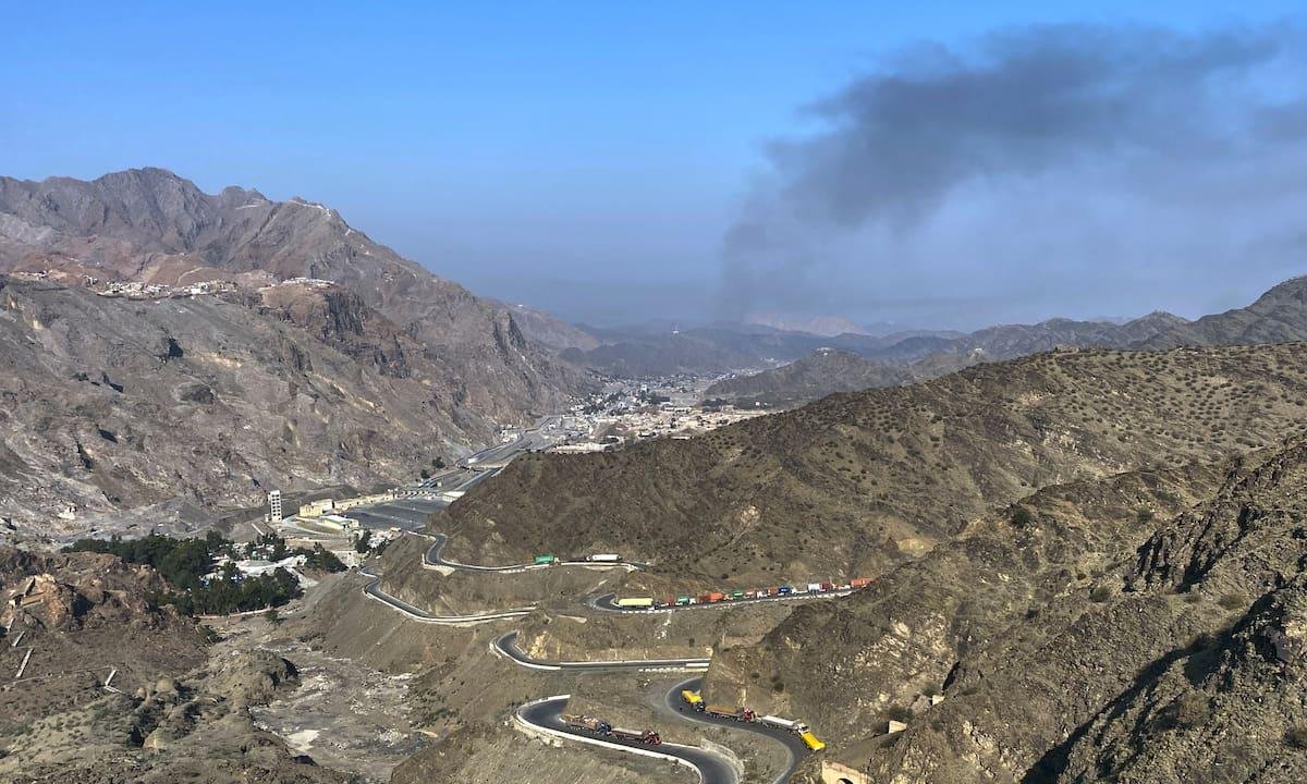 Afganistán dice que frustró un ataque aéreo paquistaní a la base de Bagram en el cuarto día de combates