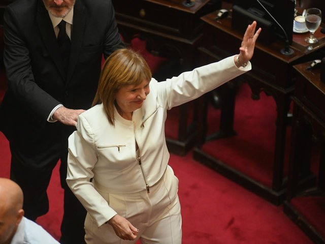 вЂњLa mejor Ministra de Seguridad de la historiaвЂќ, la despedida del Gobierno de Patricia Bullrich, quien presentГі su renuncia para asumir su banca en el Senado