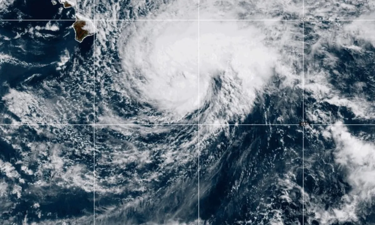 Tormenta tropical Lala podría convertirse en huracán y amenazar la Isla Grande de Hawái