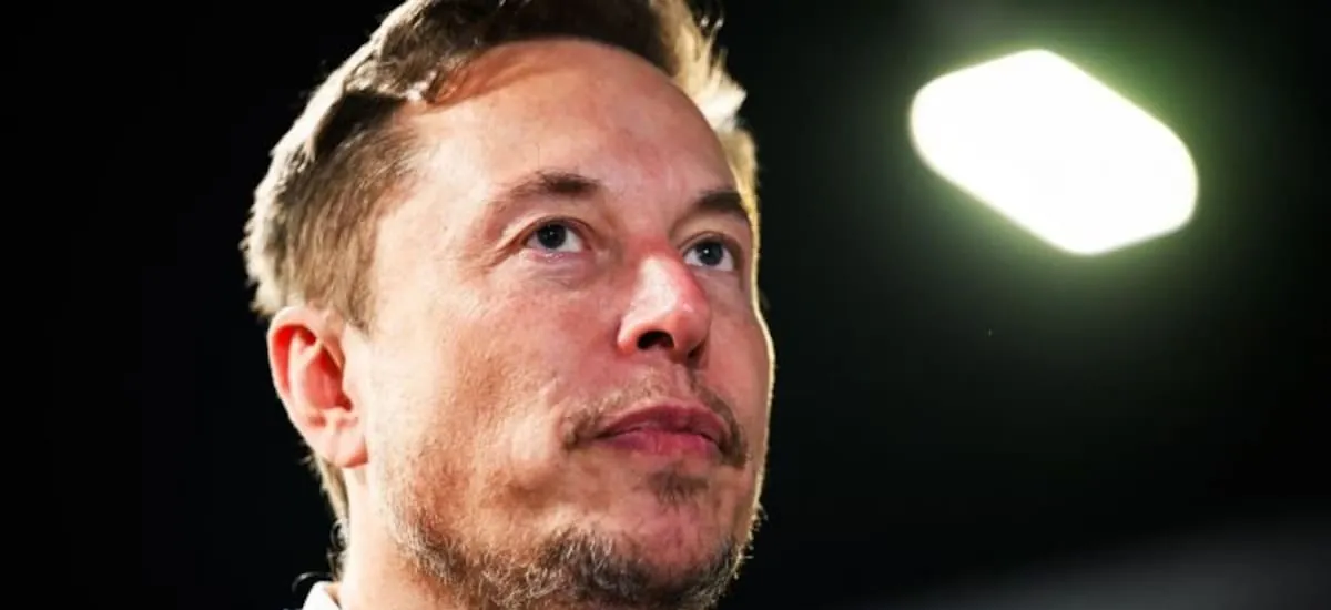 Elon Musk ya conquistó el espacio y las redes sociales: ahora quiere el tesoro que millones guardan en su teléfono celular