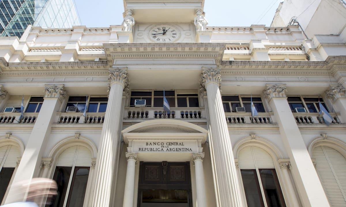 El Banco Central compró dólares todos los días de febrero y se alzó con US$1555 millones en el mes