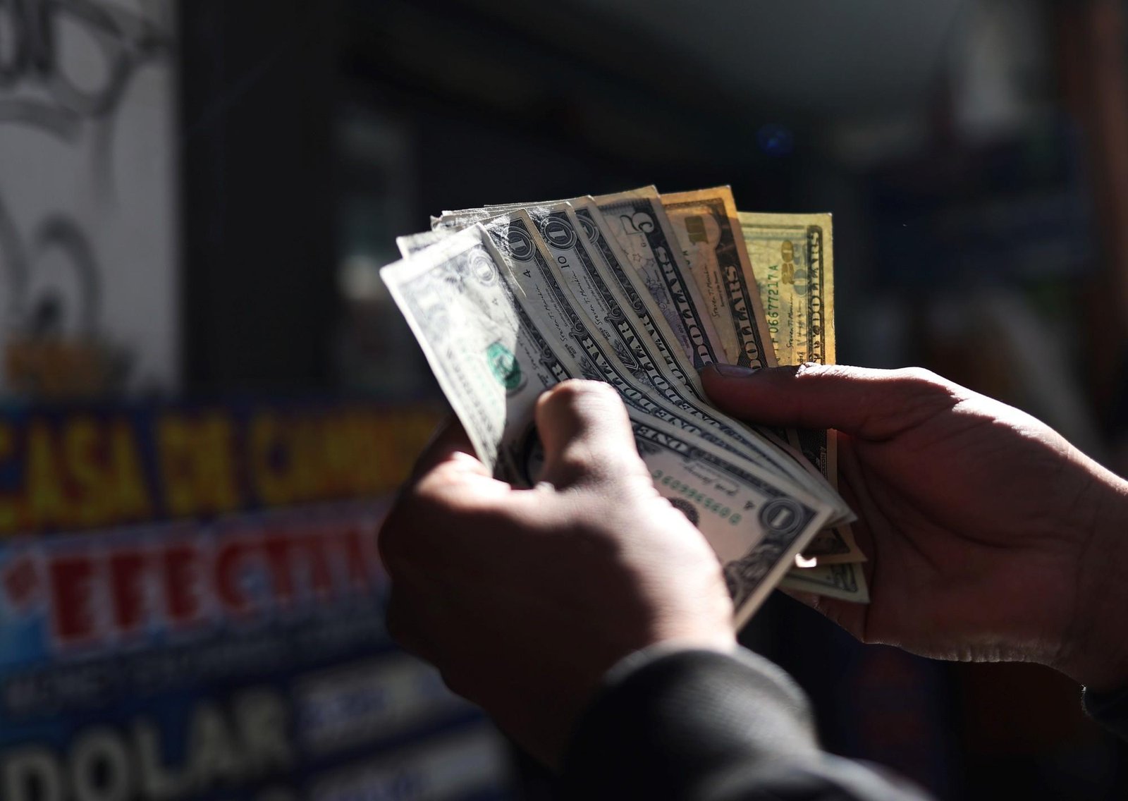 En enero se fueron US$ 2.730 millones por atesoramiento