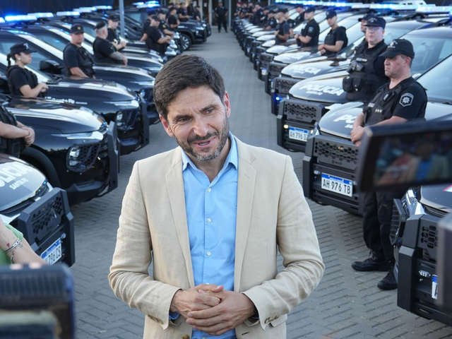 En un abierto desafГ­o a Caputo, Maximiliano Pullaro dijo que no traerГЎ a Argentina los 800 millones de dГіlares de deuda colocada en Wall Street