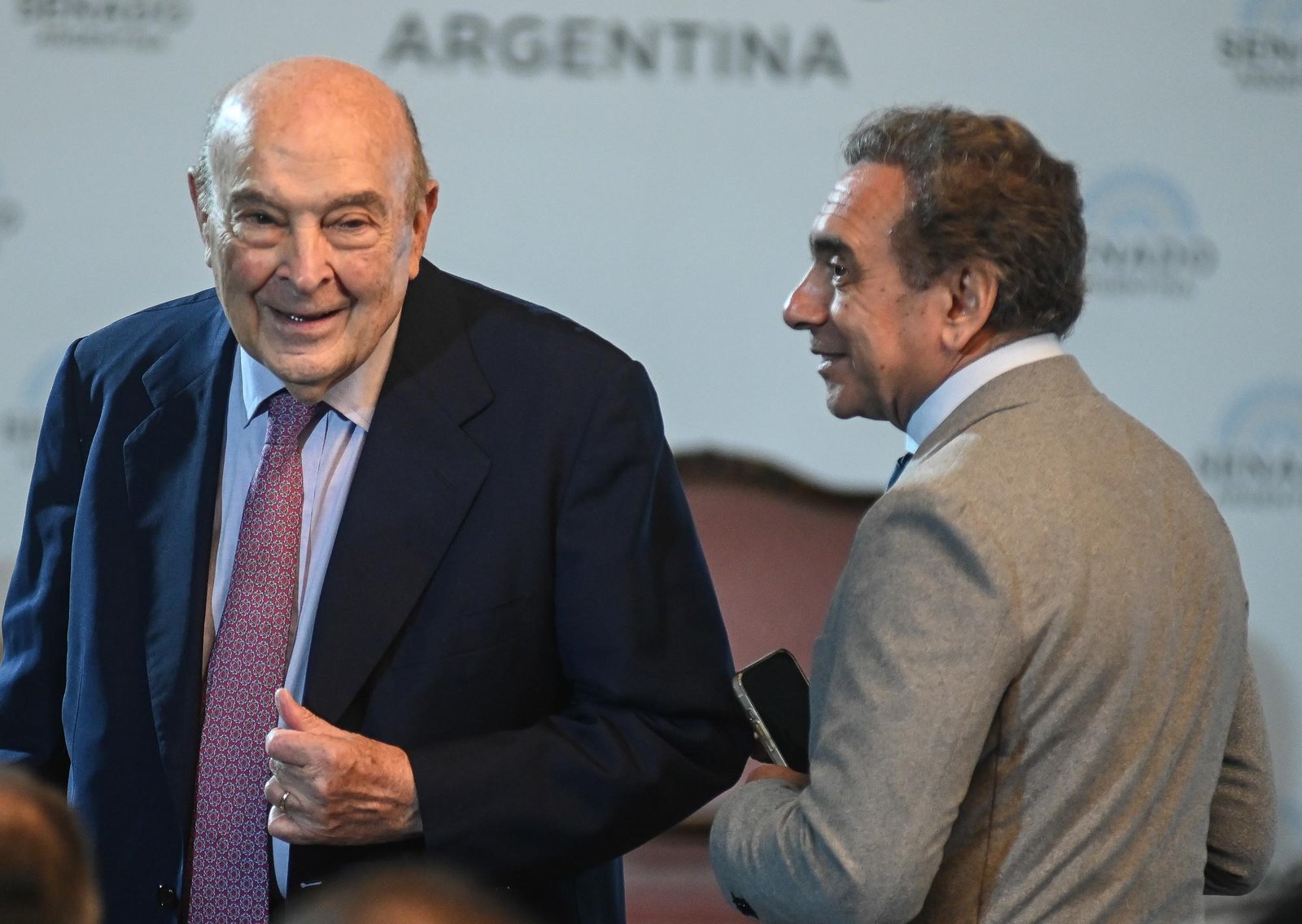 Domingo Cavallo respaldó la compra de reservas pero pidió medidas para reactivar la economía