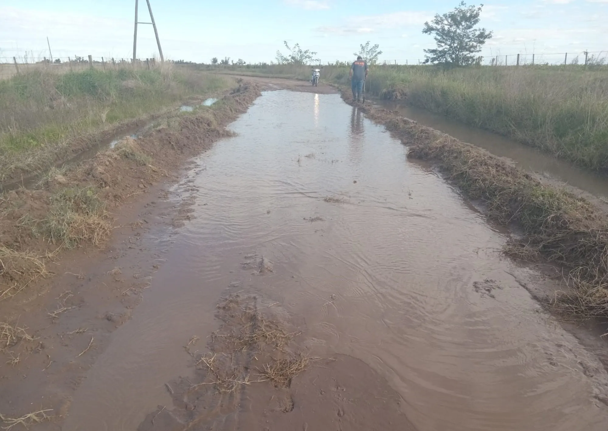 “Cambiar la historia”: productores de un partido bonaerense presentaron un proyecto al municipio para gestionar los caminos rurales.