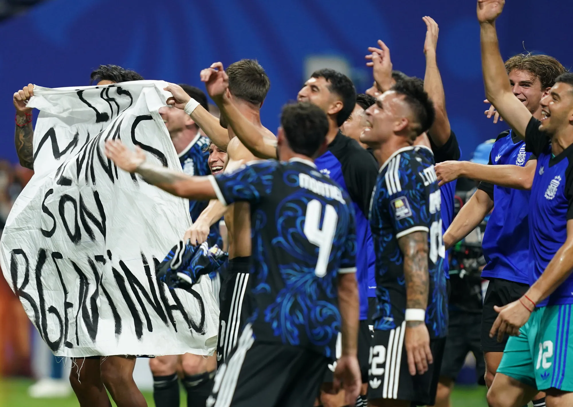 Javier Milei habló de la bandera de Malvinas que mostró la Selección: "Es un sentimiento de todos los argentinos y es perfectamente válido que se quieran expresar"