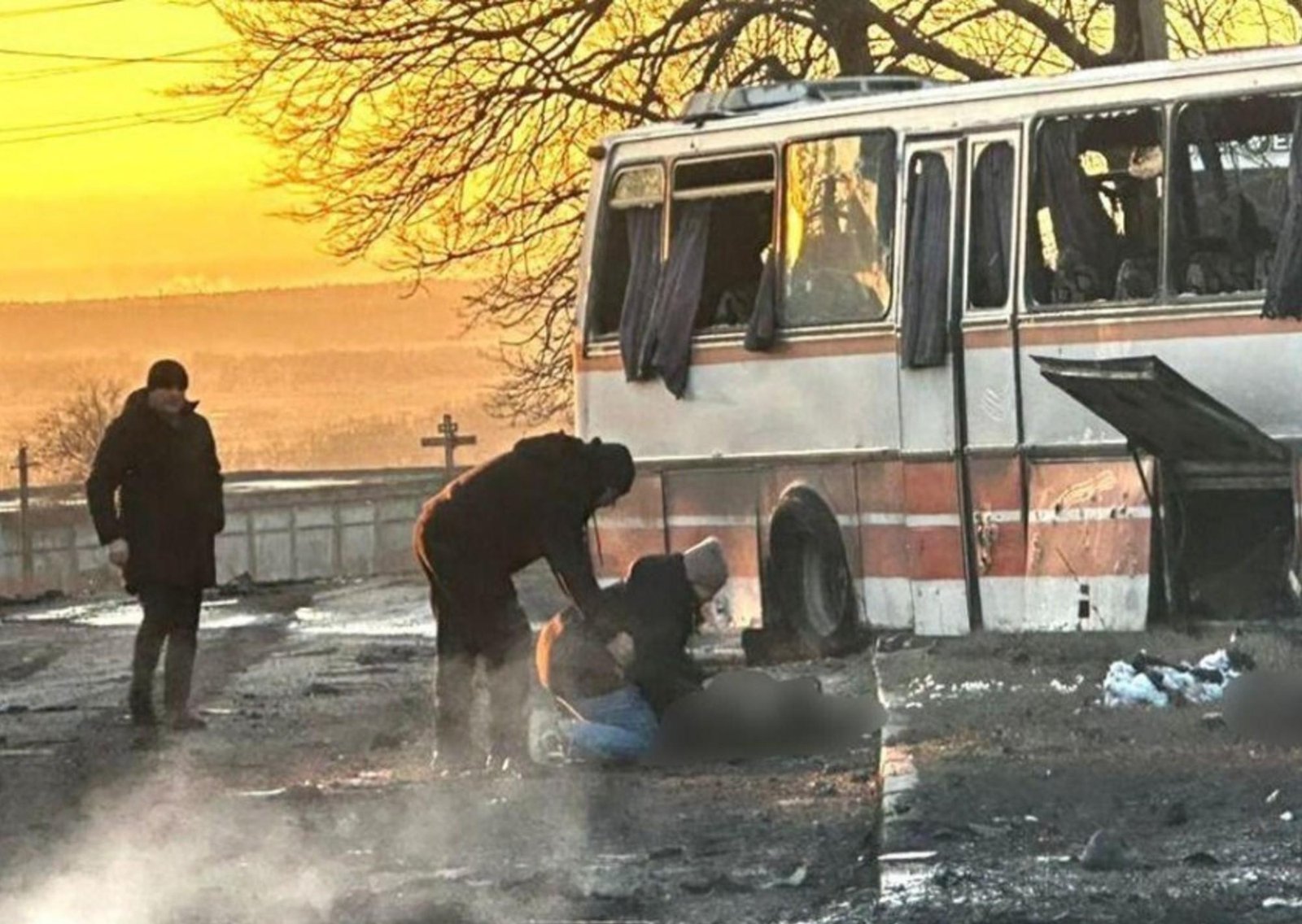 Feroz ataque de drones rusos contra un micro en Ucrania: al menos 15 muertos