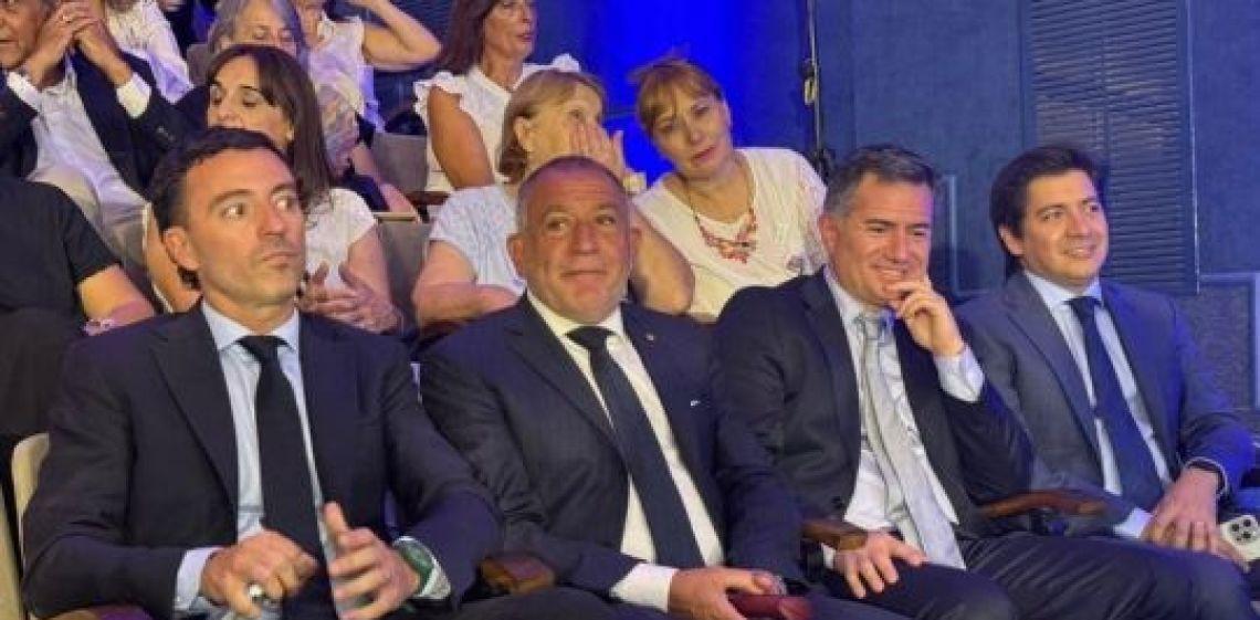 Distancia estratégica: libertarios miran desde afuera la tensión Juez – De Loredo