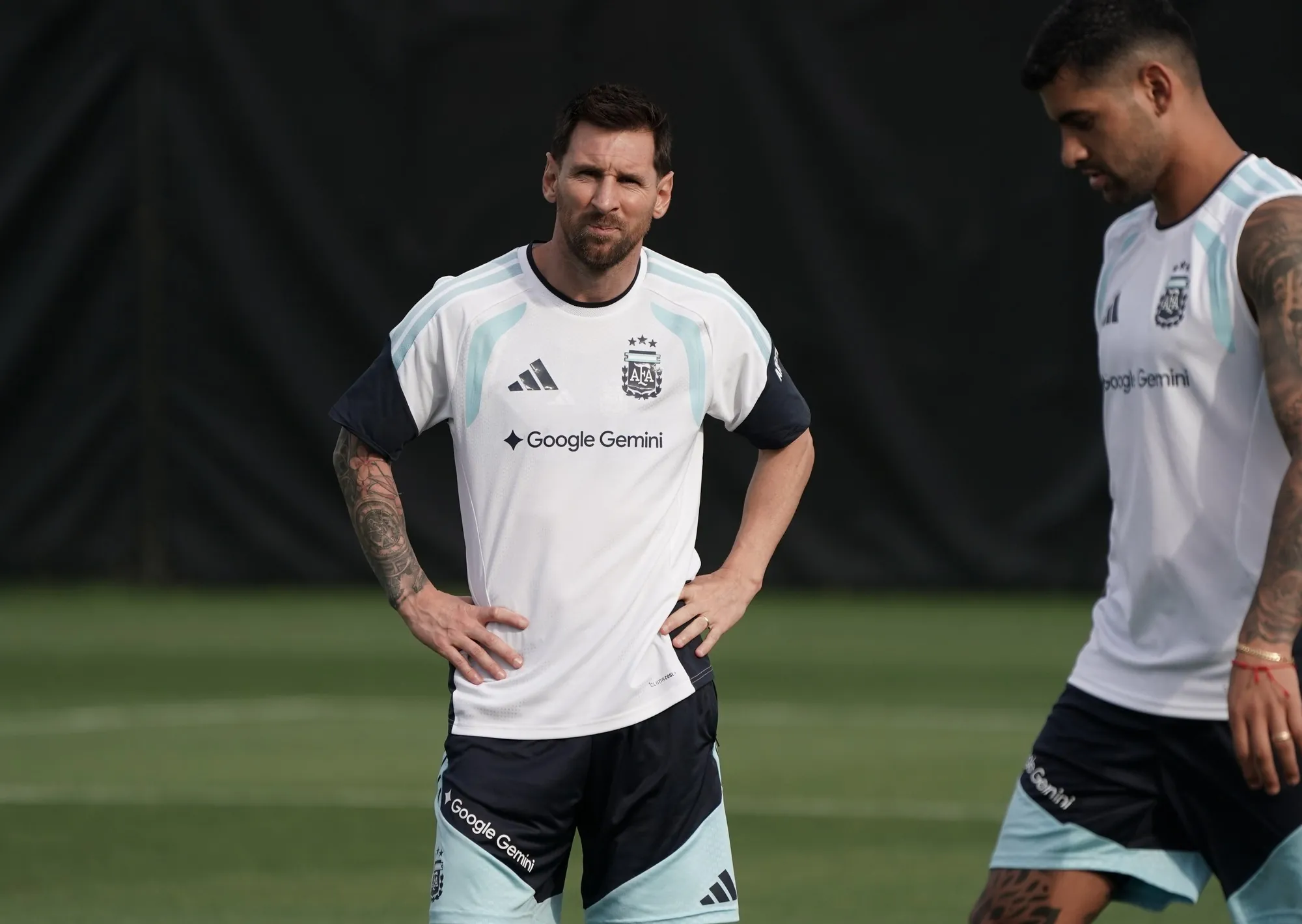 El entrenamiento de la Selección fue el mejor refugio para Lionel Messi: sonrisas, contención y naturalidad para pensar en Austria