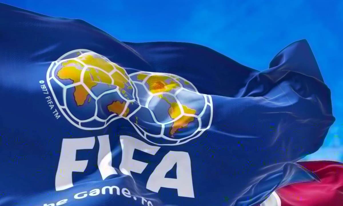 Jugadores que se cubren la boca en los altercados deberían ser expulsados, dice Infantino