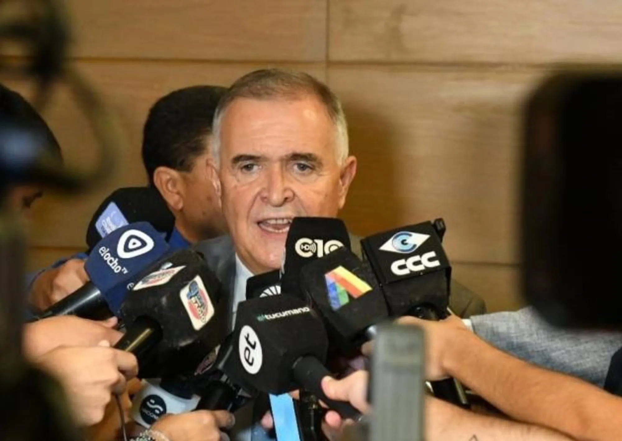 Operaron de urgencia a Osvaldo Jaldo, gobernador de Tucumán: había viajado a Buenos Aires para reunirse con Diego Santilli y se descompensó