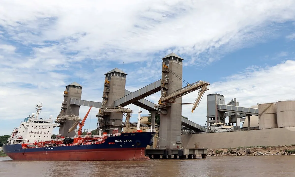 Puertos paralizados: el conflicto con los prácticos afecta a 45 buques granarios y el perjuicio trepa hasta los US$100.000 diarios por barco