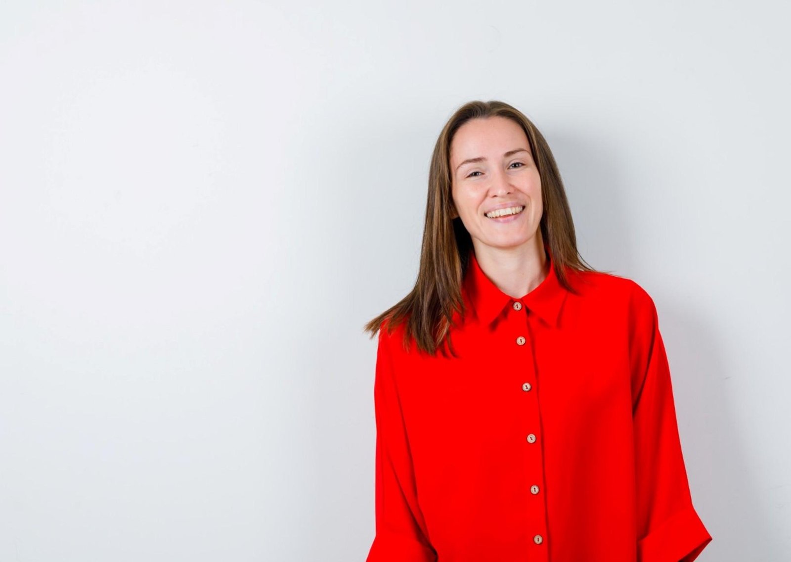 Los tres colores que usan las personas carismáticas, según la psicología