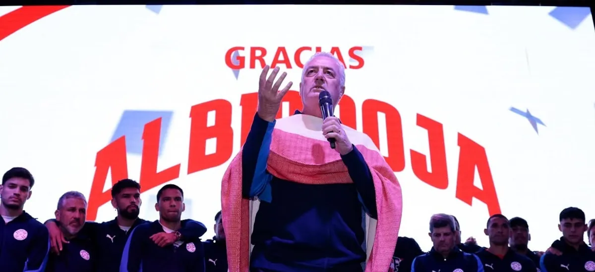 El emotivo discurso de Alfaro en el arribo de la selección de Paraguay a su país tras el Mundial: “Lo imposible no existe”