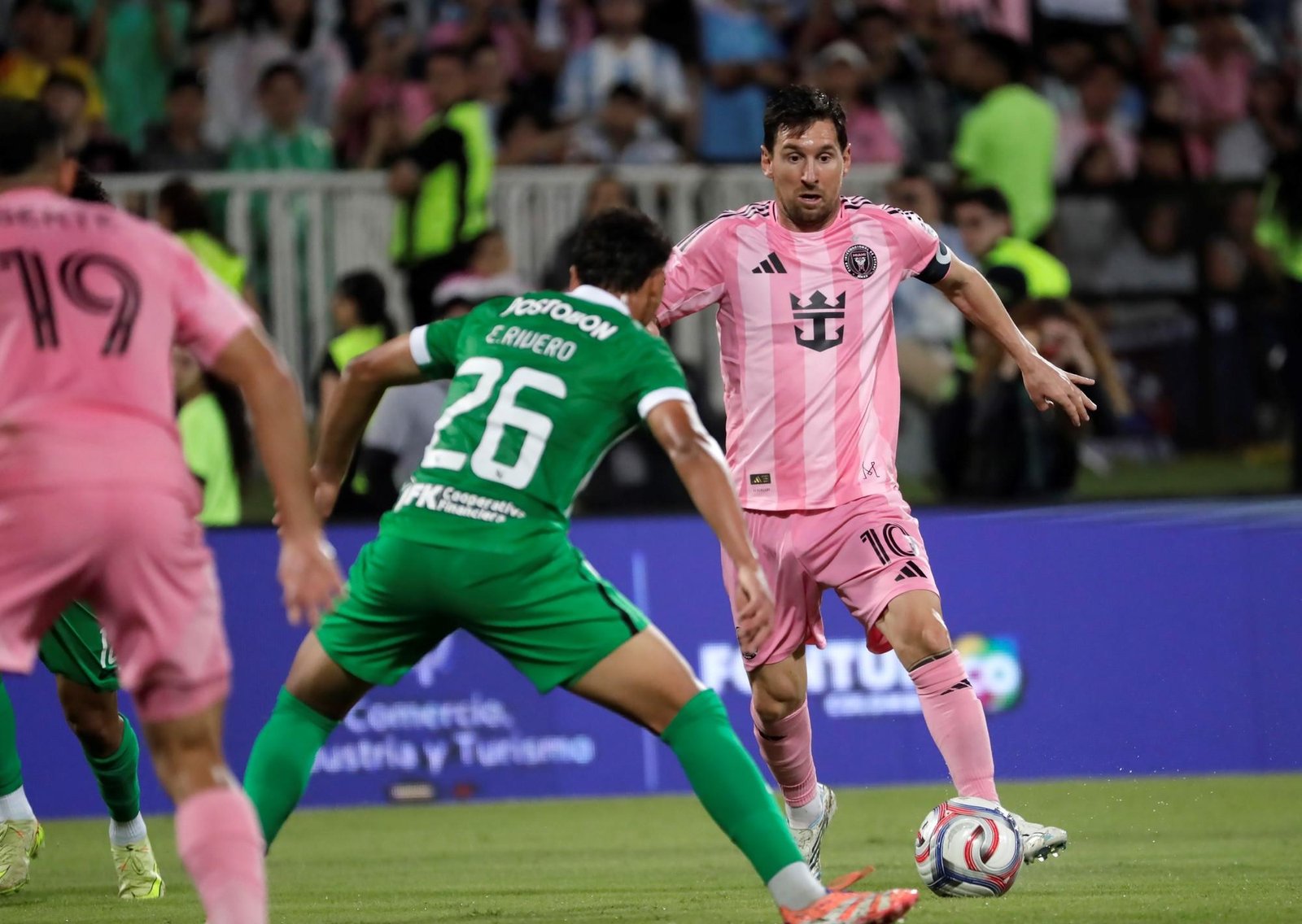 Messi fue a Colombia y se llevó una sonrisa: "cumbre" con Higuita, tiro en el palo, ovación y remontada de Inter Miami ante Atlético Nacional