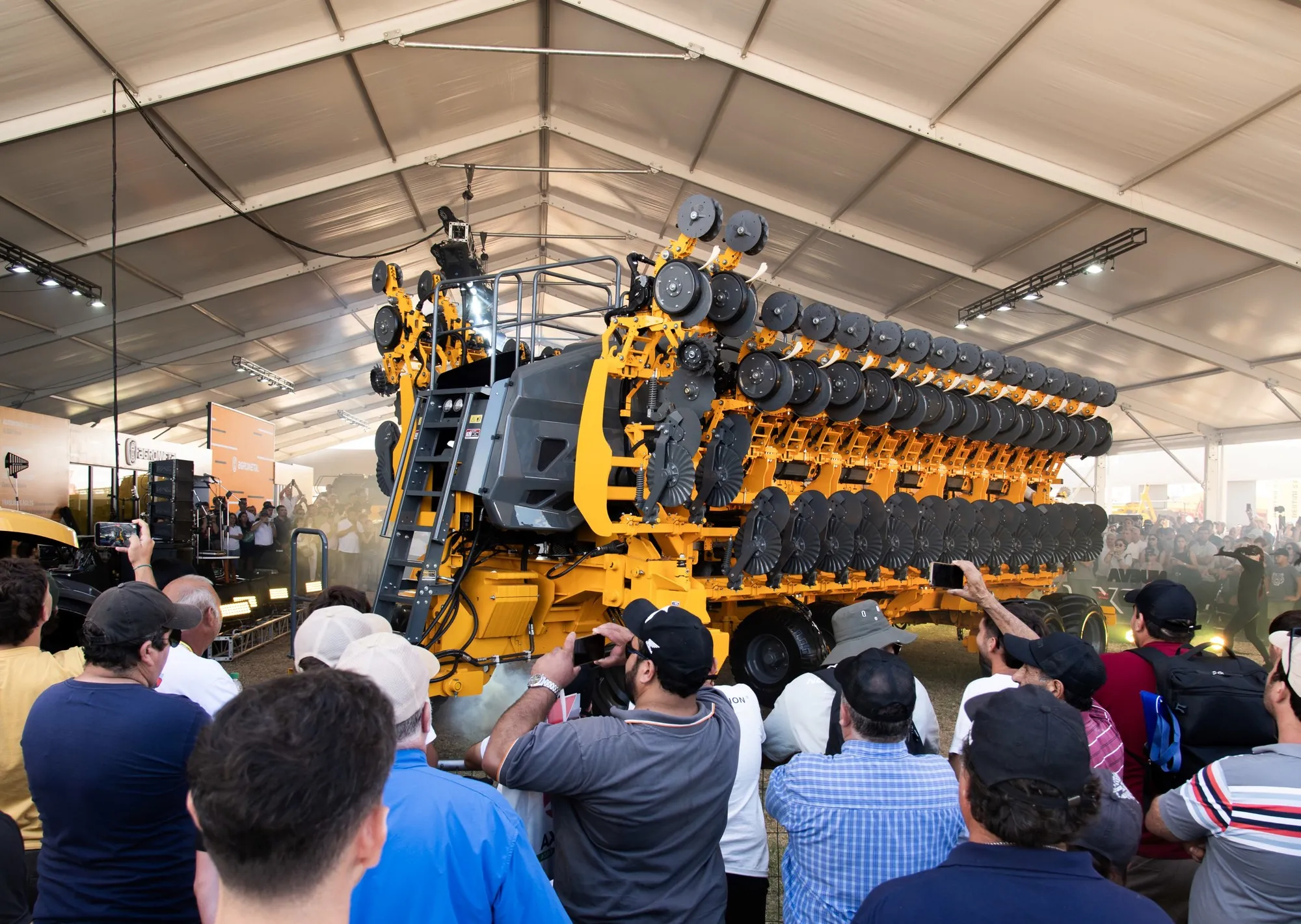 Agrometal presentó una sembradora de otra dimensión