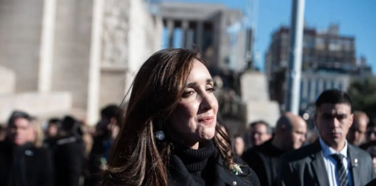 Villarruel criticó con DUREZA a Adorni y lo acusó de TRAICIONAR los valores de Belgrano