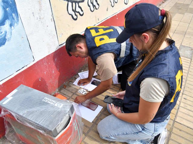 Las fotos y el video que muestran cГіmo Sur Finanzas ocultaba documentaciГіn a la Justicia