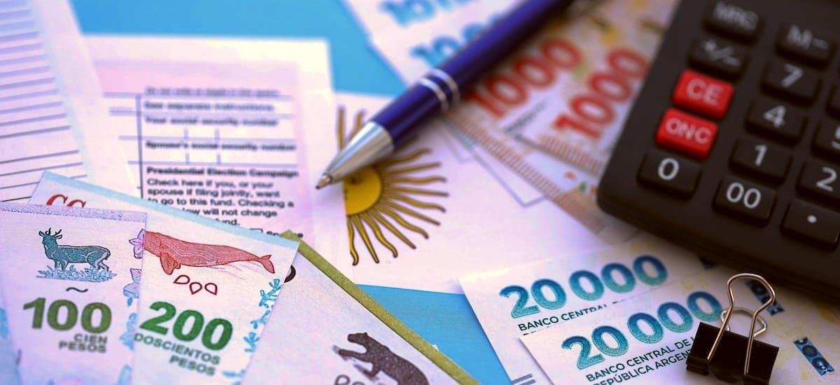 El Gobierno busca levantar el apretón monetario para bajar la tasa: cuáles son los bonos en pesos que recomiendan