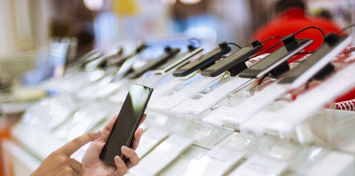 Menos impuestos: qué pasó con los precios de los celulares tras la quita del arancel, ¿bajaron o subieron?