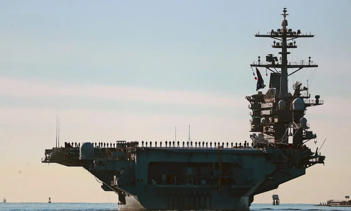 Trump rechazó la preocupaciones sobre una crisis a bordo del portaaviones que opera en Medio Oriente