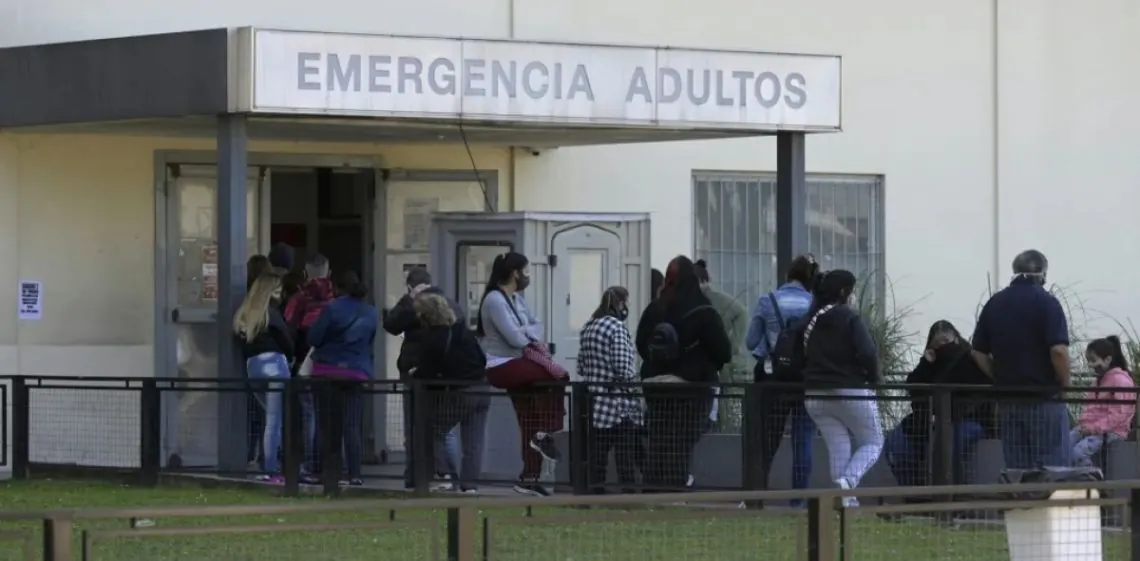 El Gobierno ordenó que los extranjeros no residentes deben pagar por su atención en los hospitales de toda Arg...