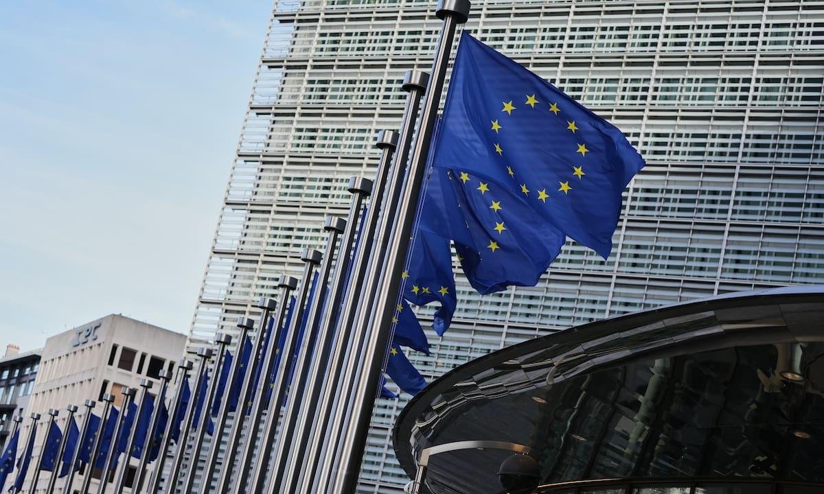 Ciudadanos de la Unión Europea piden un liderazgo más unido y audaz, según un sondeo