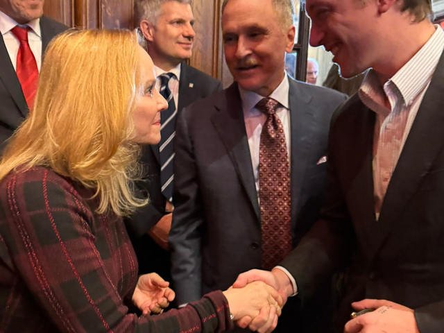 El embajador de Estados Unidos: вЂњTrump me dijo que viniera a ayudar a su amigo, Javier MileiвЂќ