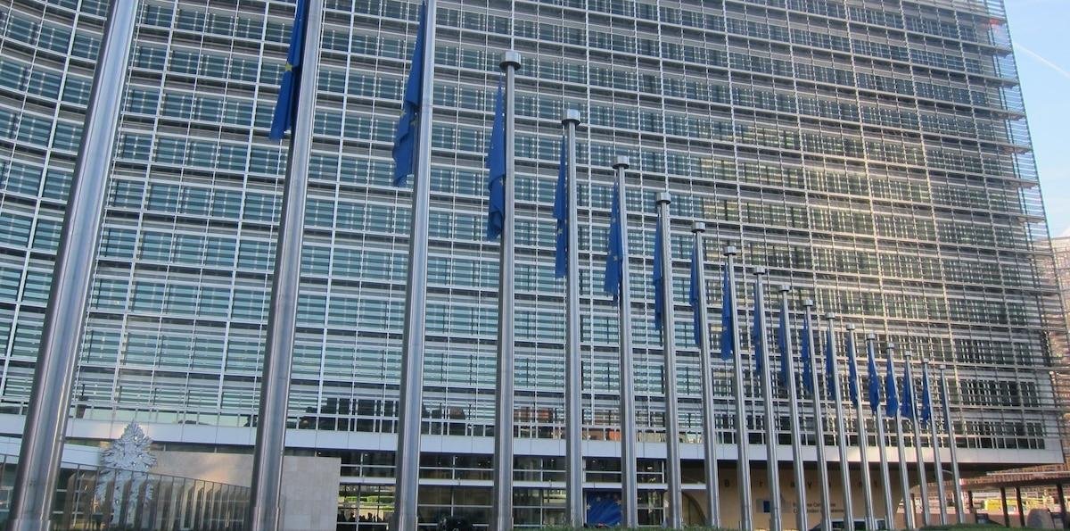 La UE presentará reglas para fortalecer al sector manufacturero y reducir dependencia de China