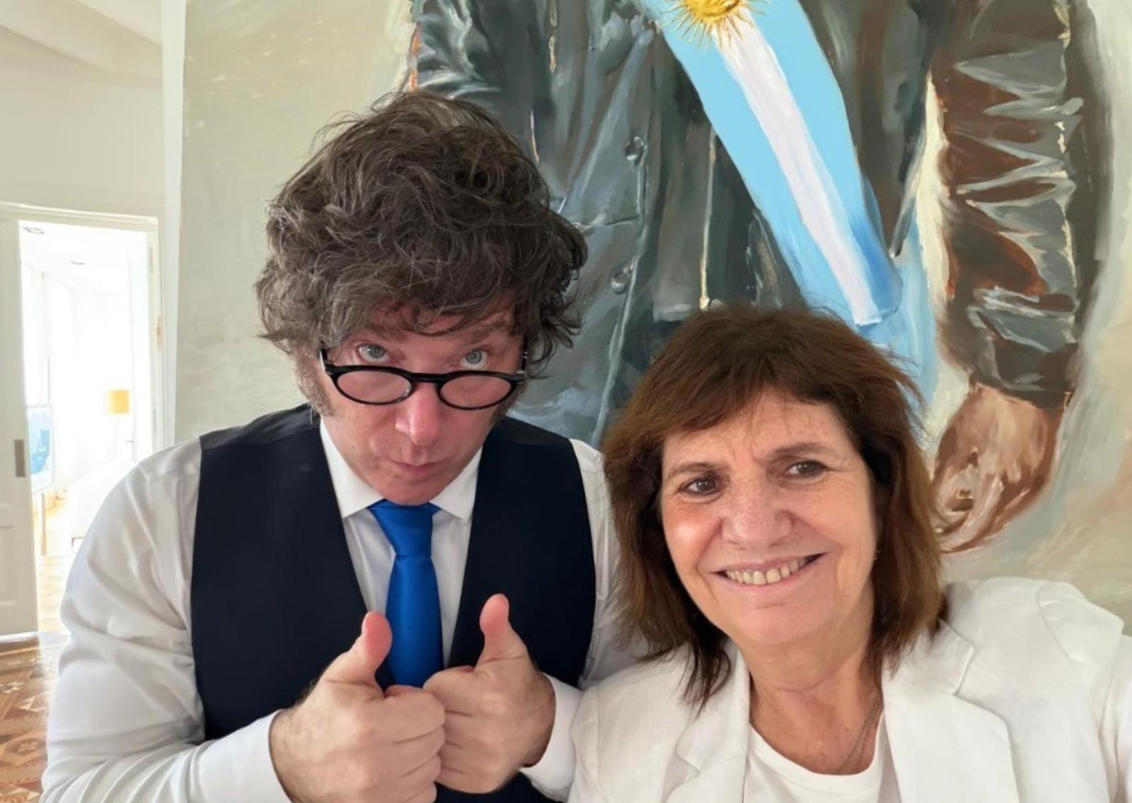 Javier Milei y sus medidas, EN VIVO: la foto que subió el Presidente con mensaje para los senadores de su bloque y aliados, tras la aprobación de dos leyes clave