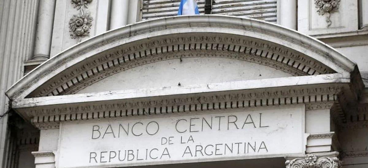 De la inyección a la aspiradora de pesos, el BCRA reacciona ante la guerra: ¿y ahora?