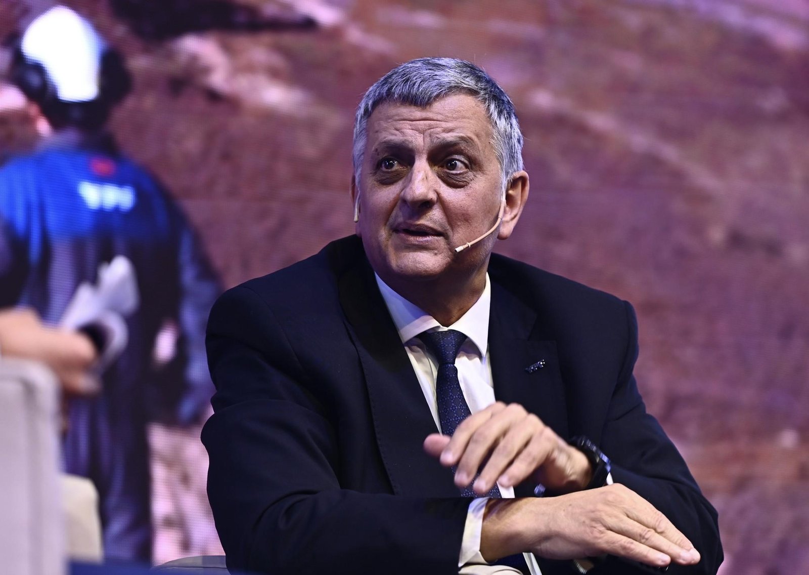 El CEO de YPF explicó cómo impactará la guerra en Medio Oriente en los precios de la nafta en la Argentina