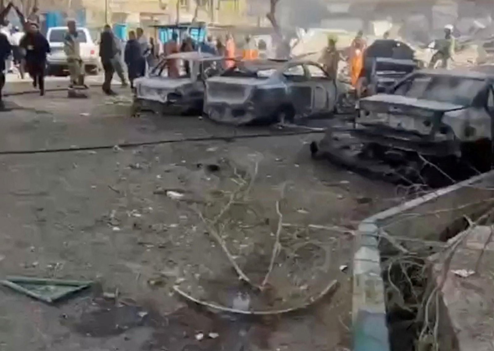 “Parece que estamos en una película”: el caos y el pánico se apoderan de Teherán mientras los ataques aéreos sacuden la ciudad